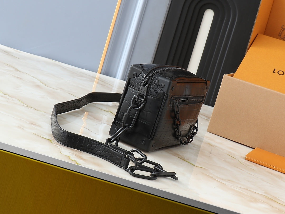 Soft Trunk Crossbody (Pre-Order)