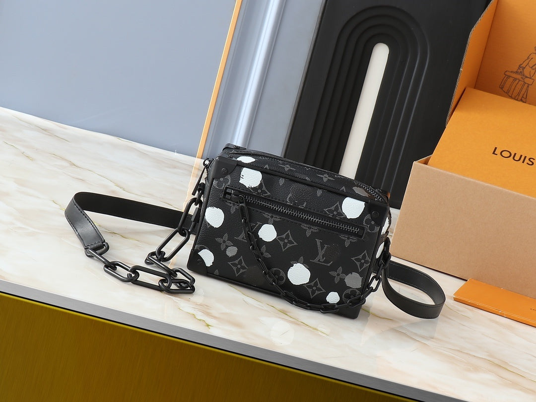 Soft Trunk Crossbody (Pre-Order)