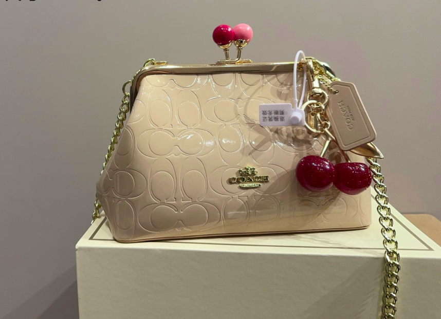 Kisslock Crossbody (Pre-Order)